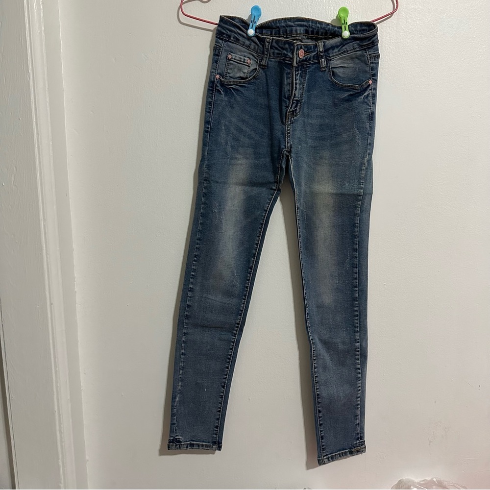 Women’s medium wash skinny jeans size 29